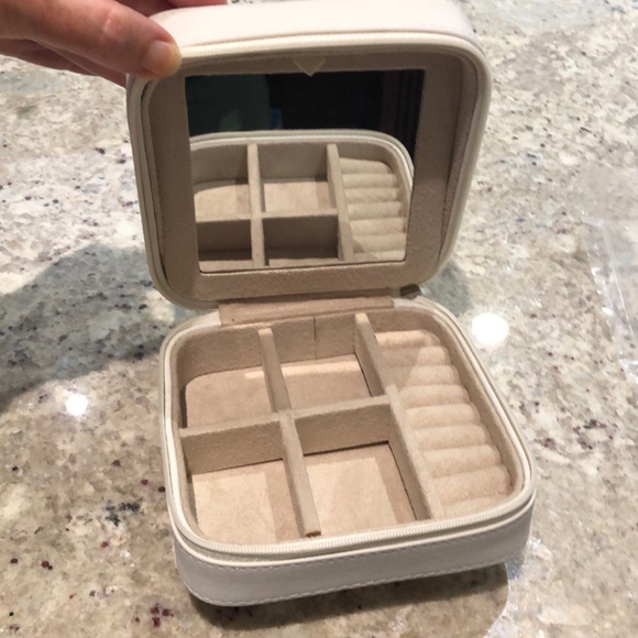 Chico's Accessories - Chico’s Travel Jewelry case